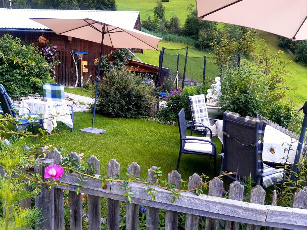 Bed & Breakfast Dolomiti Bey Haus Pinter Assling Exteriör bild