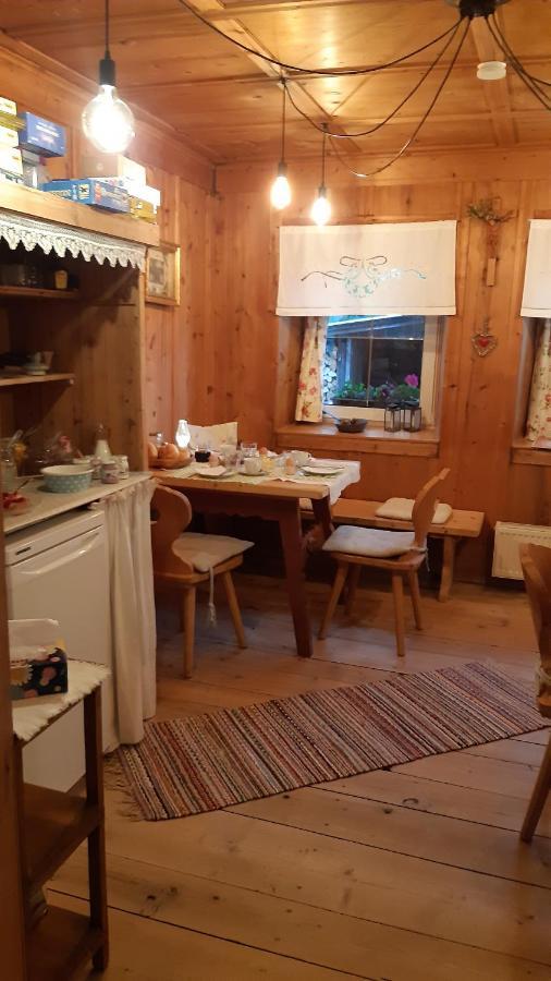 Bed & Breakfast Dolomiti Bey Haus Pinter Assling Exteriör bild