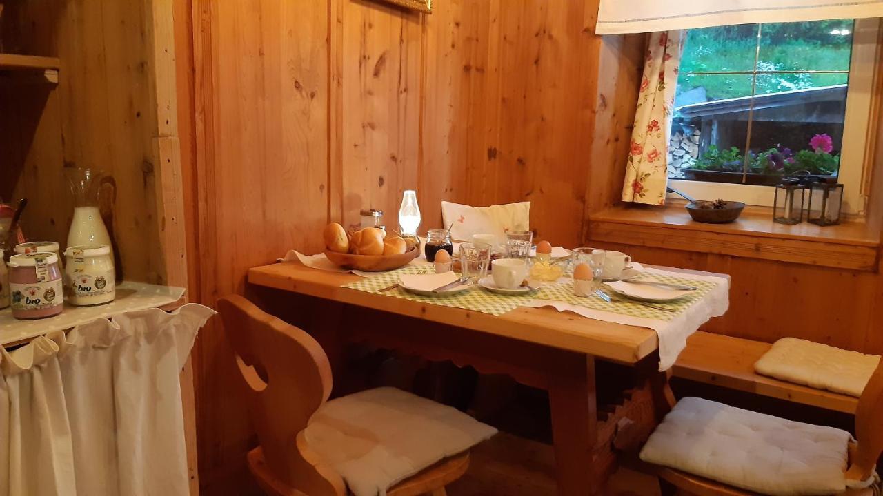 Bed & Breakfast Dolomiti Bey Haus Pinter Assling Exteriör bild