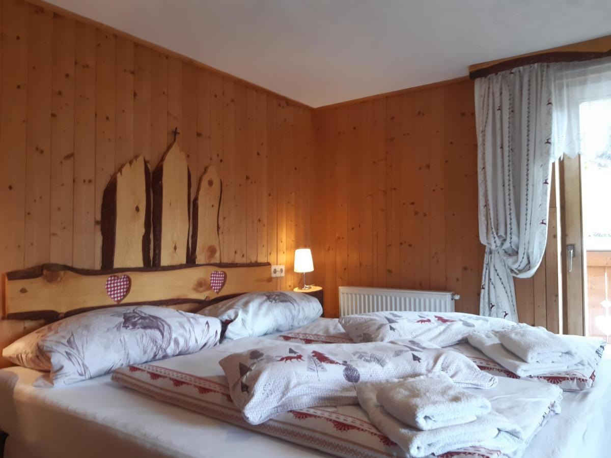 Bed & Breakfast Dolomiti Bey Haus Pinter Assling Exteriör bild