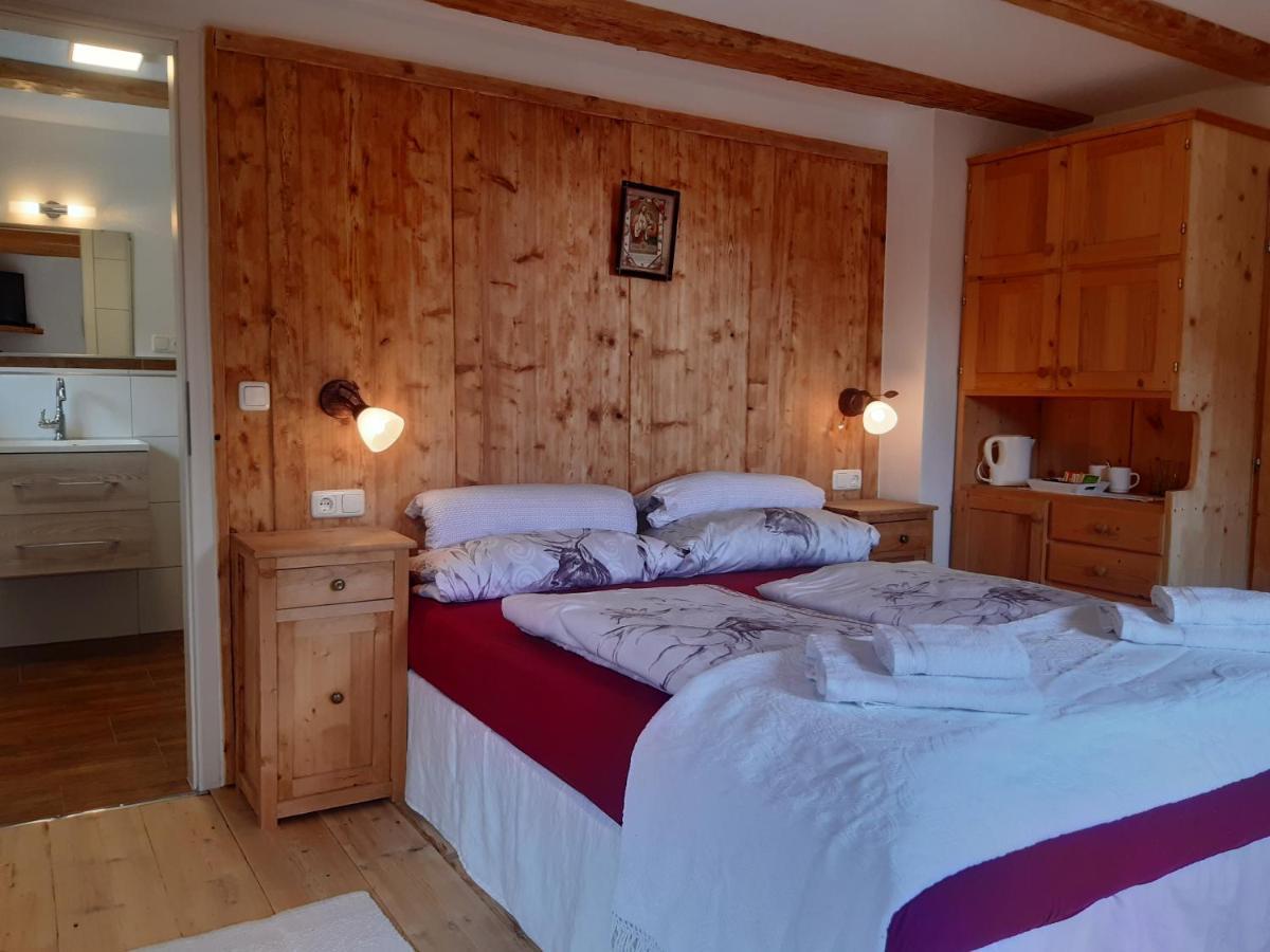 Bed & Breakfast Dolomiti Bey Haus Pinter Assling Exteriör bild